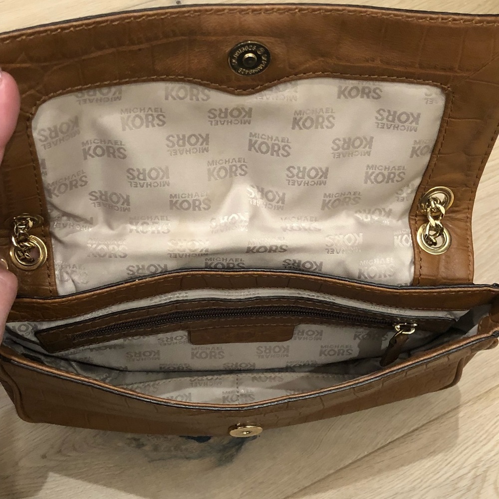 Michael Kors Tan Purse w/ Gold Chain - Picture 6 of 8